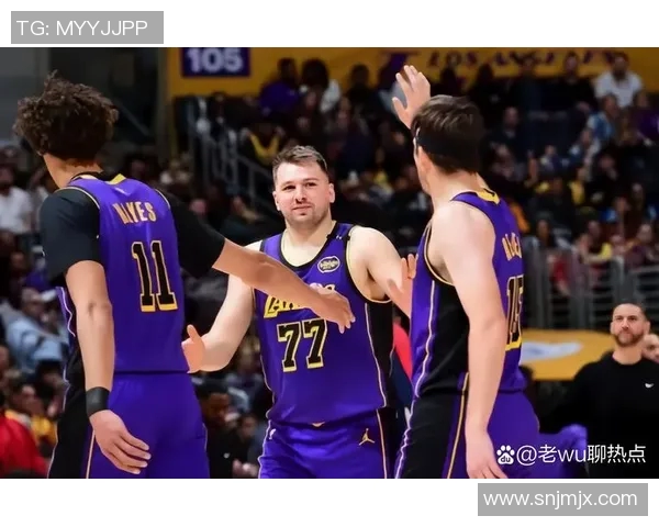 湖人客场大胜太阳，取得两连胜，季后赛形势一片大好